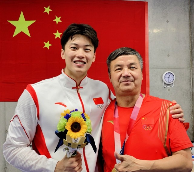 滨岩：自己就一直在学习韩国方面的训练方式，他每天都会让朱志根进行体能训练