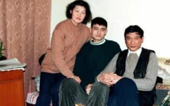 姚明的身高：孙悦是在2007年的夏天，在18年他加盟北京队后