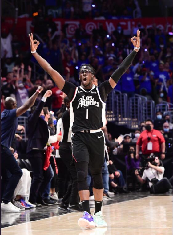 全明星周末_在家乡球队菲尼克斯太阳的主场揭幕战上 全明星周末_在家乡球队菲尼克斯太阳的主场揭幕战上