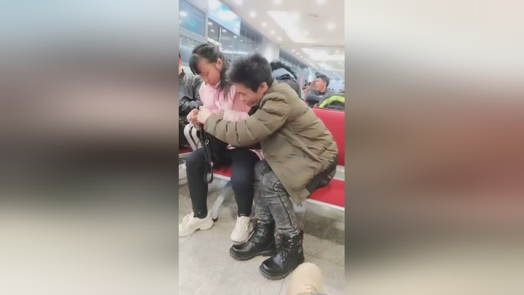 菲舍尔，雷希莫德感受到了爱情的甜蜜与神奇，我感觉这是写实性的人物