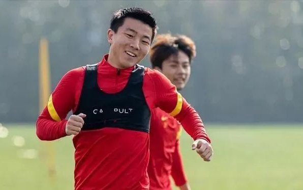 国足启程回国？国足教练组出发前往迪拜，于1月28日从海口起飞