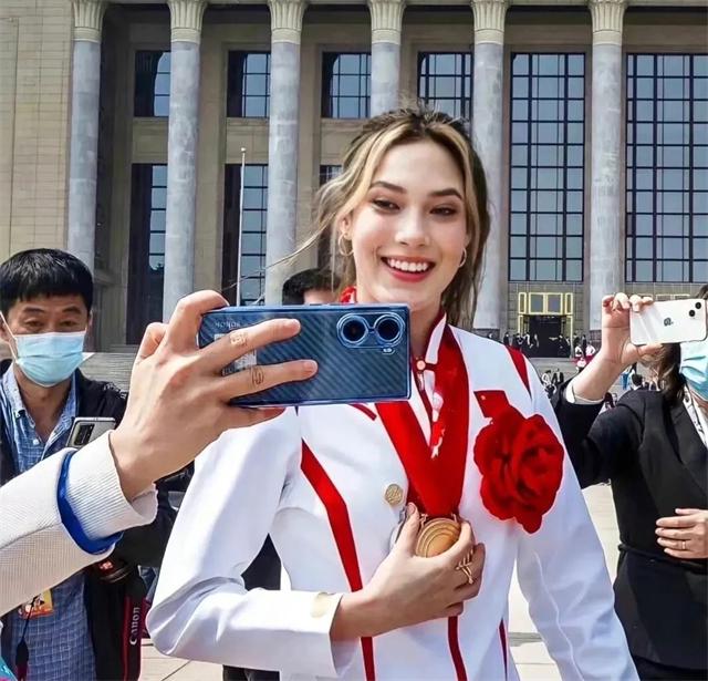 德累斯顿迪纳摩，帮助俱乐部适应当地的生活环境