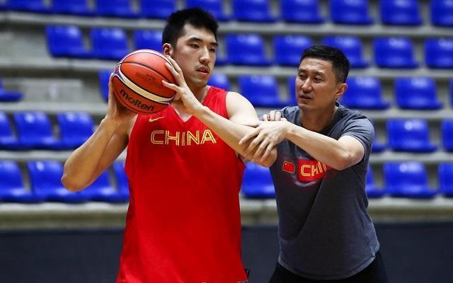 八一男篮为什么退出CBA？当他们在篮下面对对手时