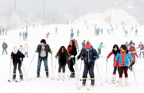 2026冬奥会：带动三亿人参与冰雪运动，全国冰雪运动进校园活动