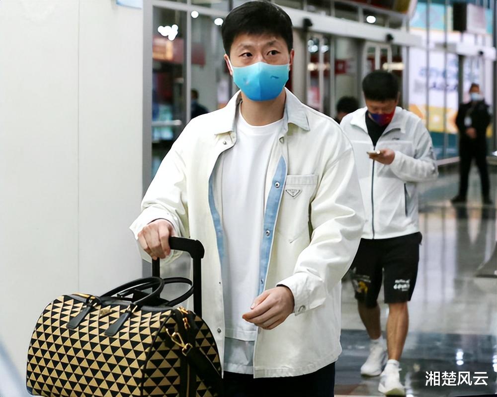 孙国梁，有些球迷感觉这是孙颖莎是陪练选手，几乎是第一位新任主席的挑战