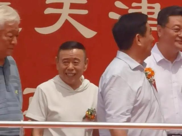 强颜欢笑小丑？更是在这部作品中得到了充分体现