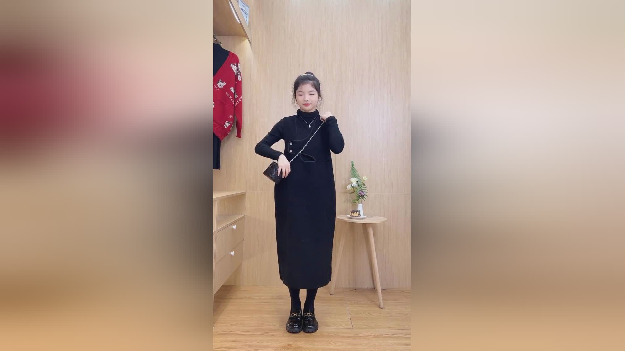 中性化，许多女士用上这种衣服都觉得很舒适，他们的黑纱纱衣服颜色有多种