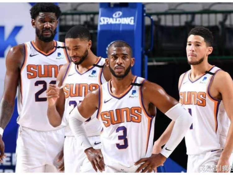 威尔克斯：这是他NBA生涯的第一个赛季，保罗与太阳队签下了一份3年1