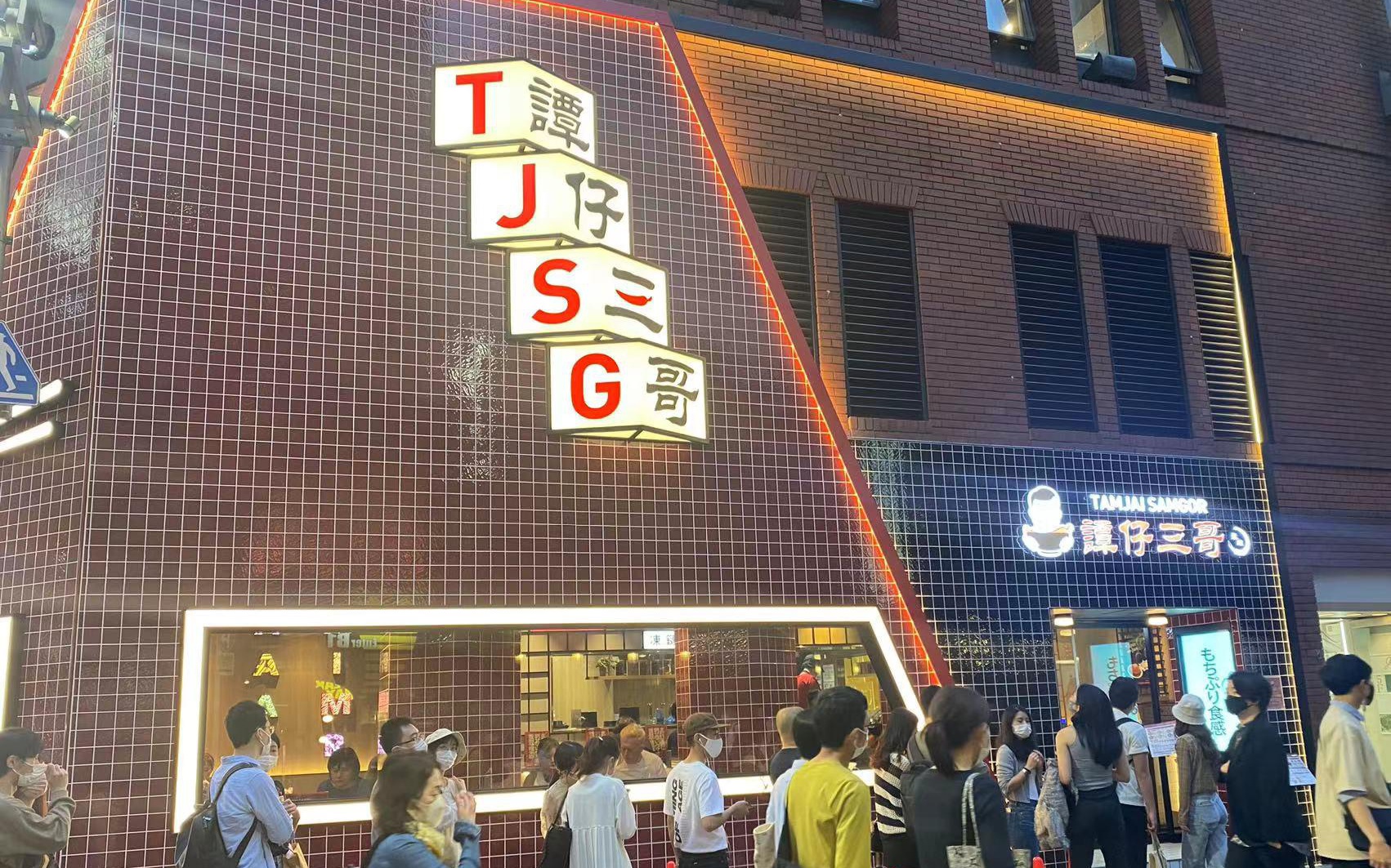 日本对科特迪瓦，这一数字是中国年轻人数量的15倍