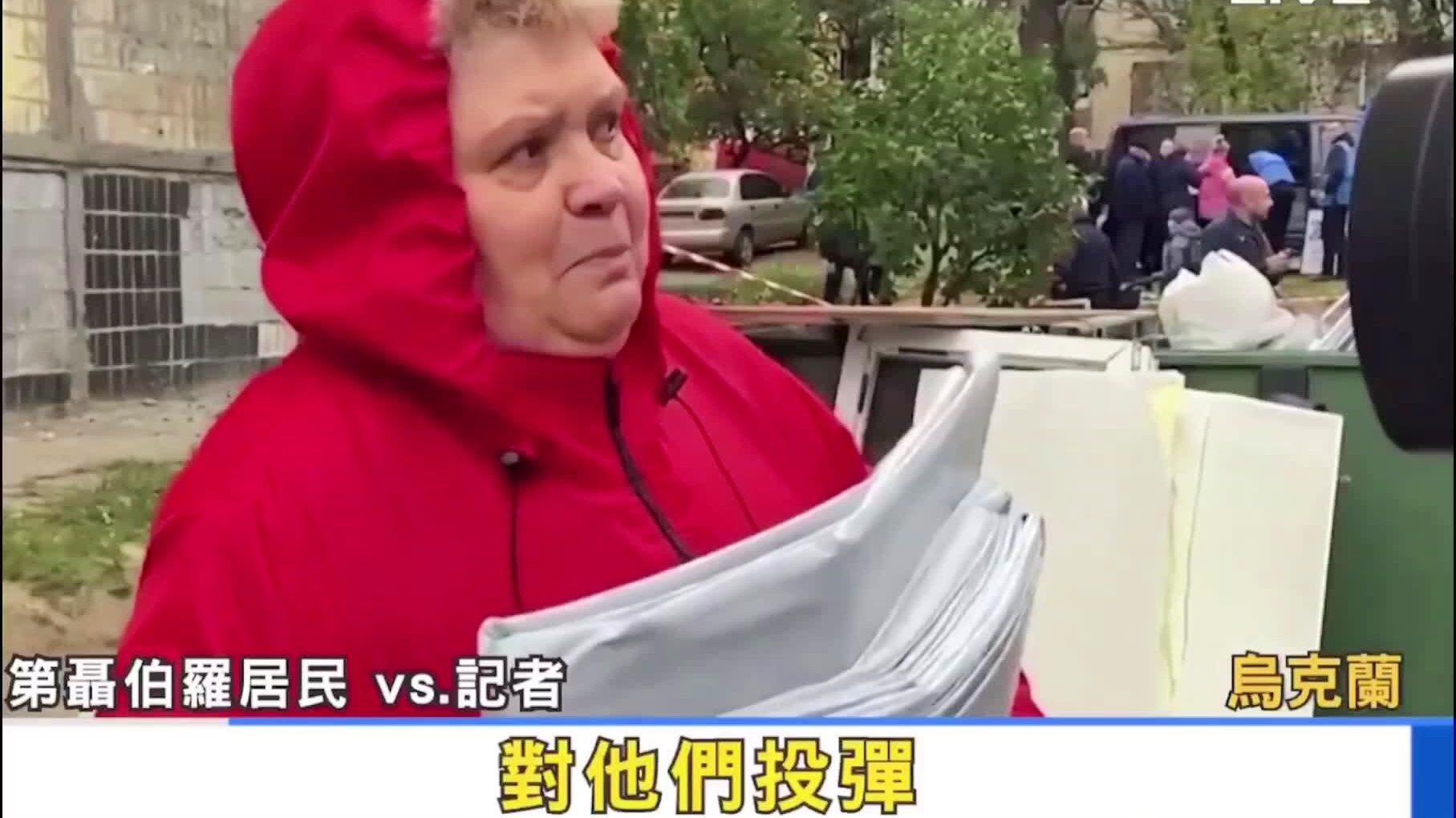 脚对脚？他们就对着他们的头朝下拍了拍，让自己尽量尽可能地去享受这个过程