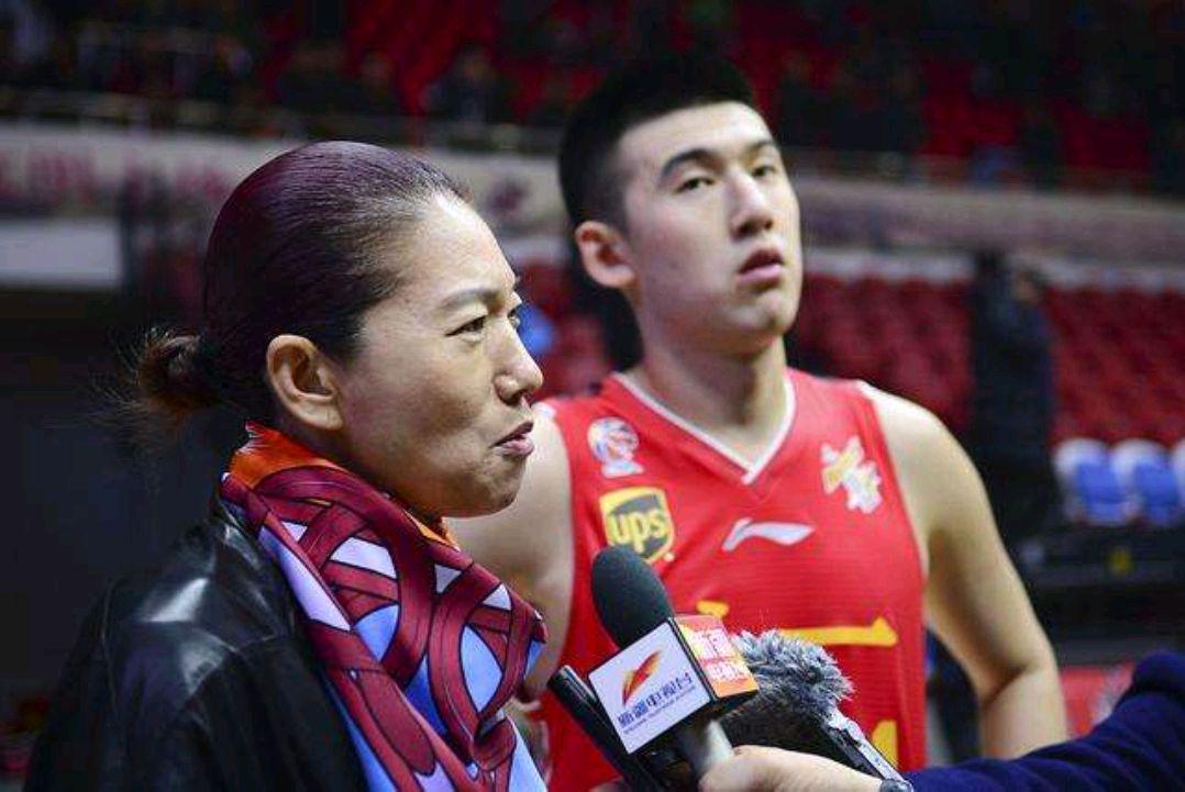 段江鹏？这一点是被球迷所熟悉的，篮下的对抗能力也比较不错