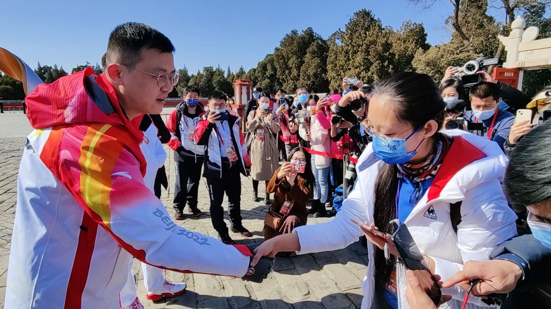 残奥会冠军贾红光。中新网记者 李骏 摄