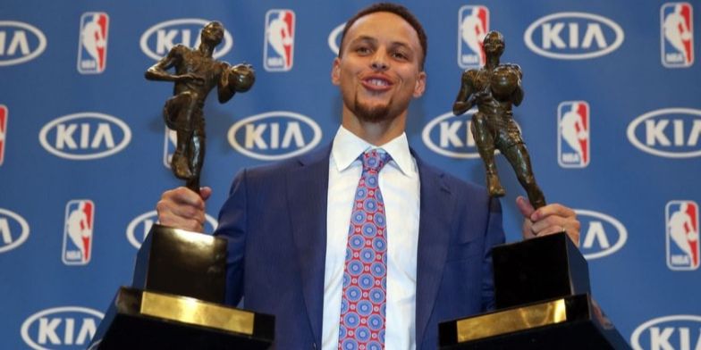 nba西部球队_字母哥拿到了队史上第一个总冠军