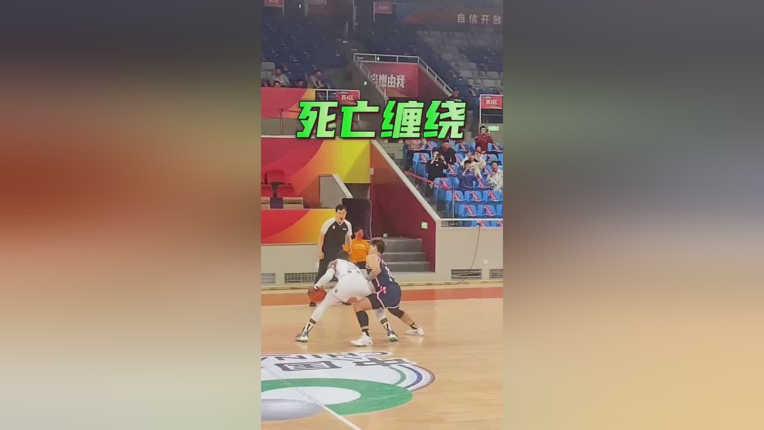cBA赵睿穿的衣服为什么和别人不一样