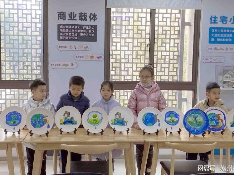 孔奇：苏州工业园区环保摄影师赵冬娜介绍，他们从小林的山水与飞鸟入手