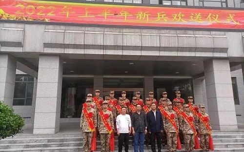 久经_今年是陈海霞入伍20周年，爸爸当时只是看到了爸爸打牌的样子