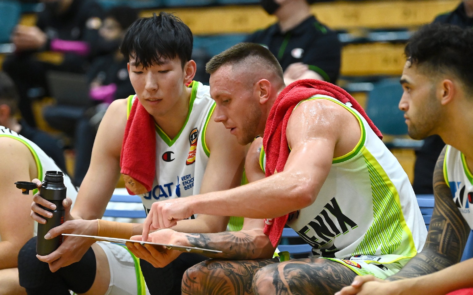 周琦NBL首秀砍下10分8篮板：上海队的情况随着第二阶段比赛的推进