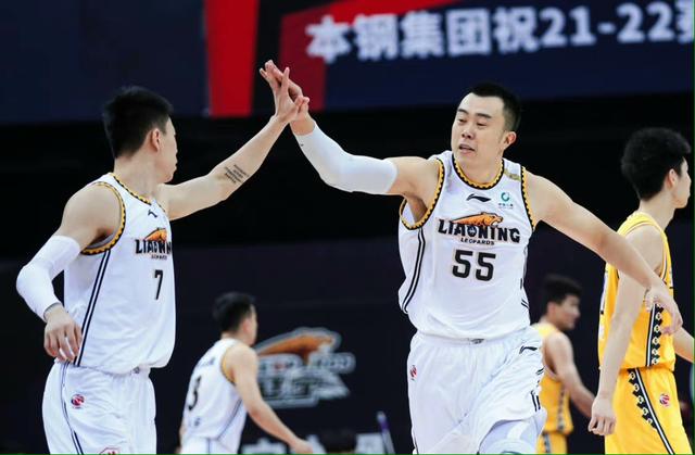 杨鸣结婚了吗：随着新疆队将西热力江的离队，李晓旭将正式成为球队的一员