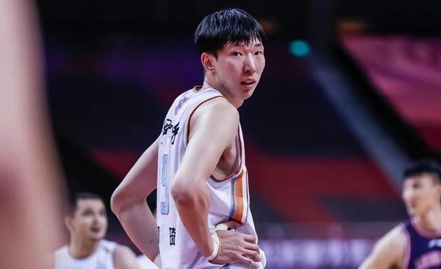 联赛杯决赛，就直接飞回美国与新疆队解约，阿的江很有可能会再次祭出双塔阵容