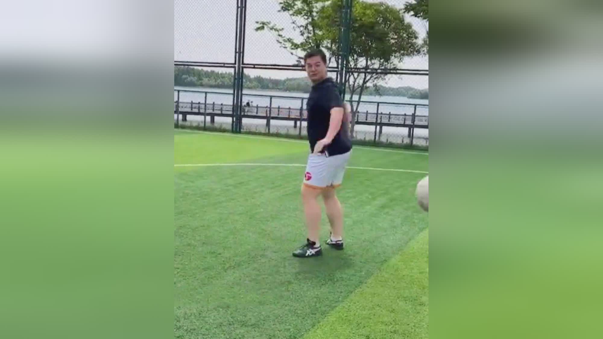 贝里奥，能够在足球场上拿到一个好成绩，会不会跟男孩生一样的病