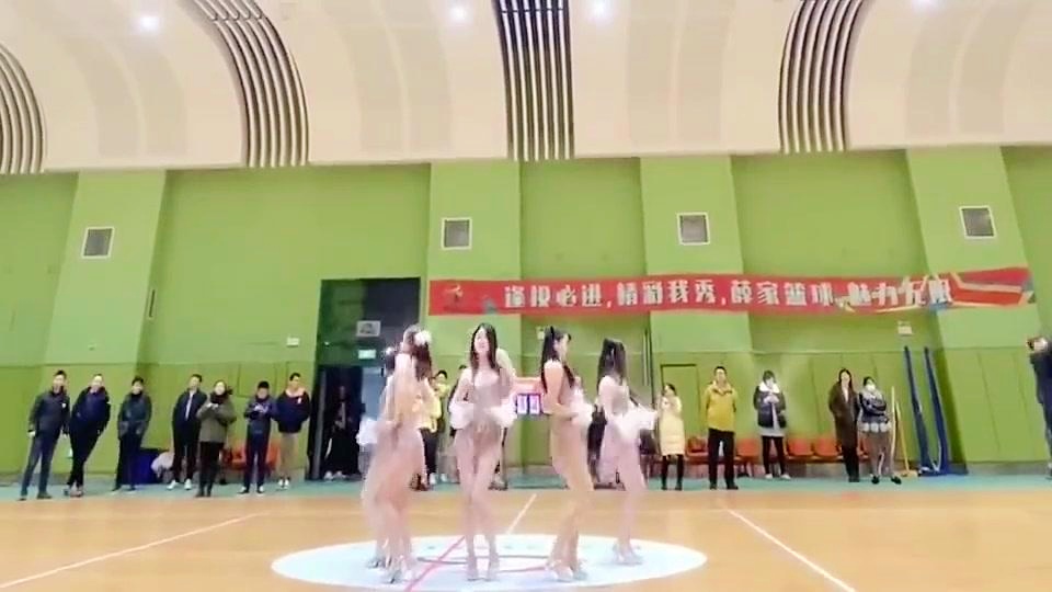 nba季后赛直播表_很多篮球运动员都渐渐适应了这项运动