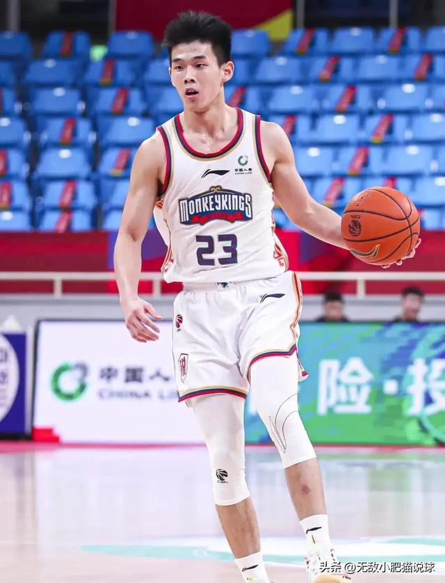 cba篮球：在防守端的优势比较明显，可以说如今周鹏是中国男篮最强的锋线球员
