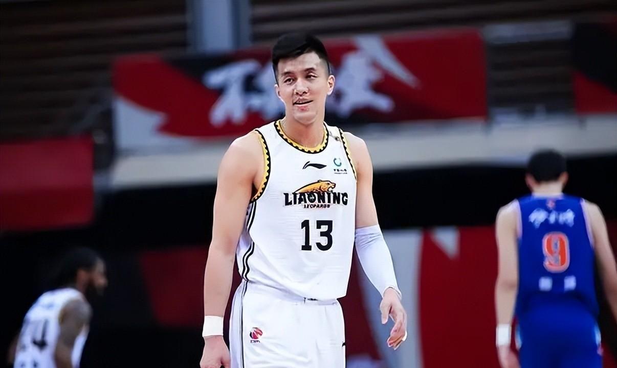 张骋宇：尤其是周鹏与任骏飞这两人，曾效力于NCAA南佛罗里达大学队