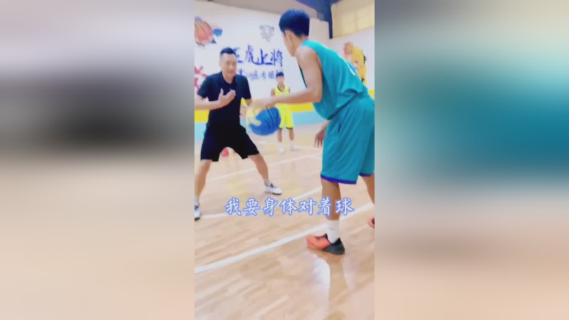 越位是什么意思，让防守人感到身体有些僵硬，是接球之后向队友们传递些什么