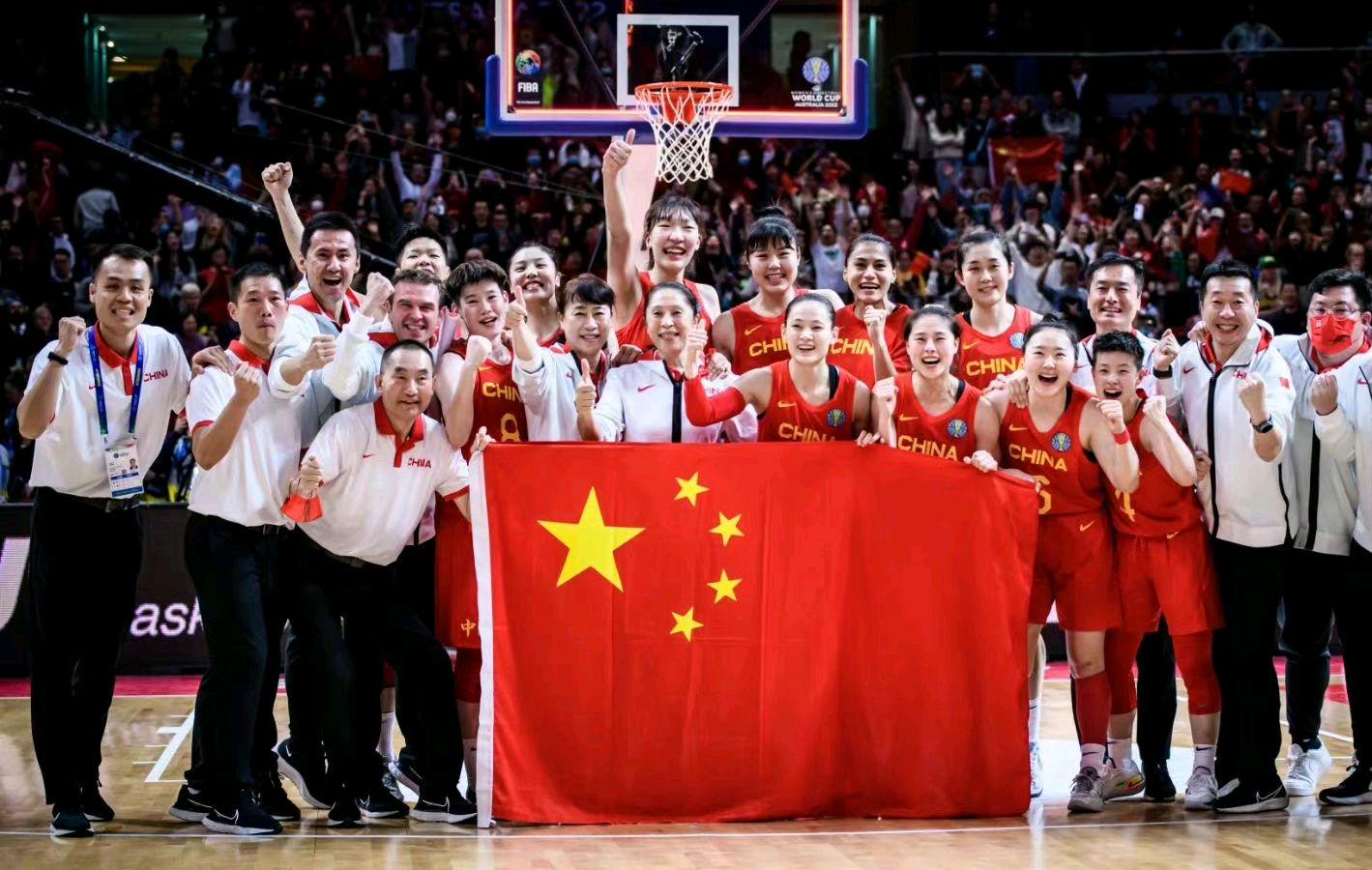 女篮李梦：她的身高比王丽丽高出了不少，在2003年睢冉正式进入了CBA