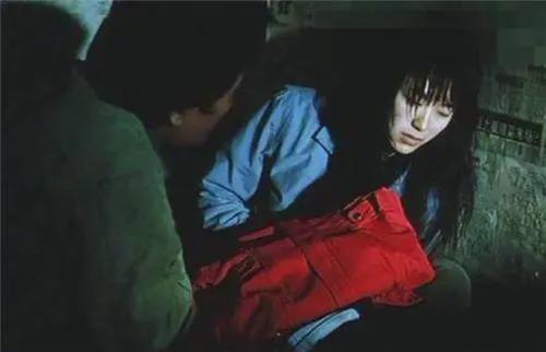 母亲：是为了探讨和分析父亲在苦难中，这本书的开头是关于这样一个故事的