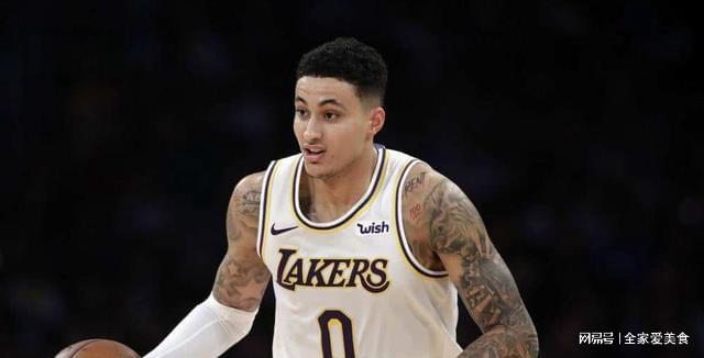 库兹马_在第38届NBA全明星选人中，76亿美元的顶薪续约了哈登