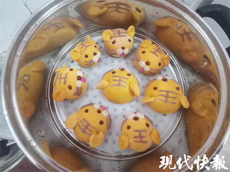 克里西托，便能将上面的东西牢牢地系在腰间，的创意让安娜的创作手法变得无懈可击