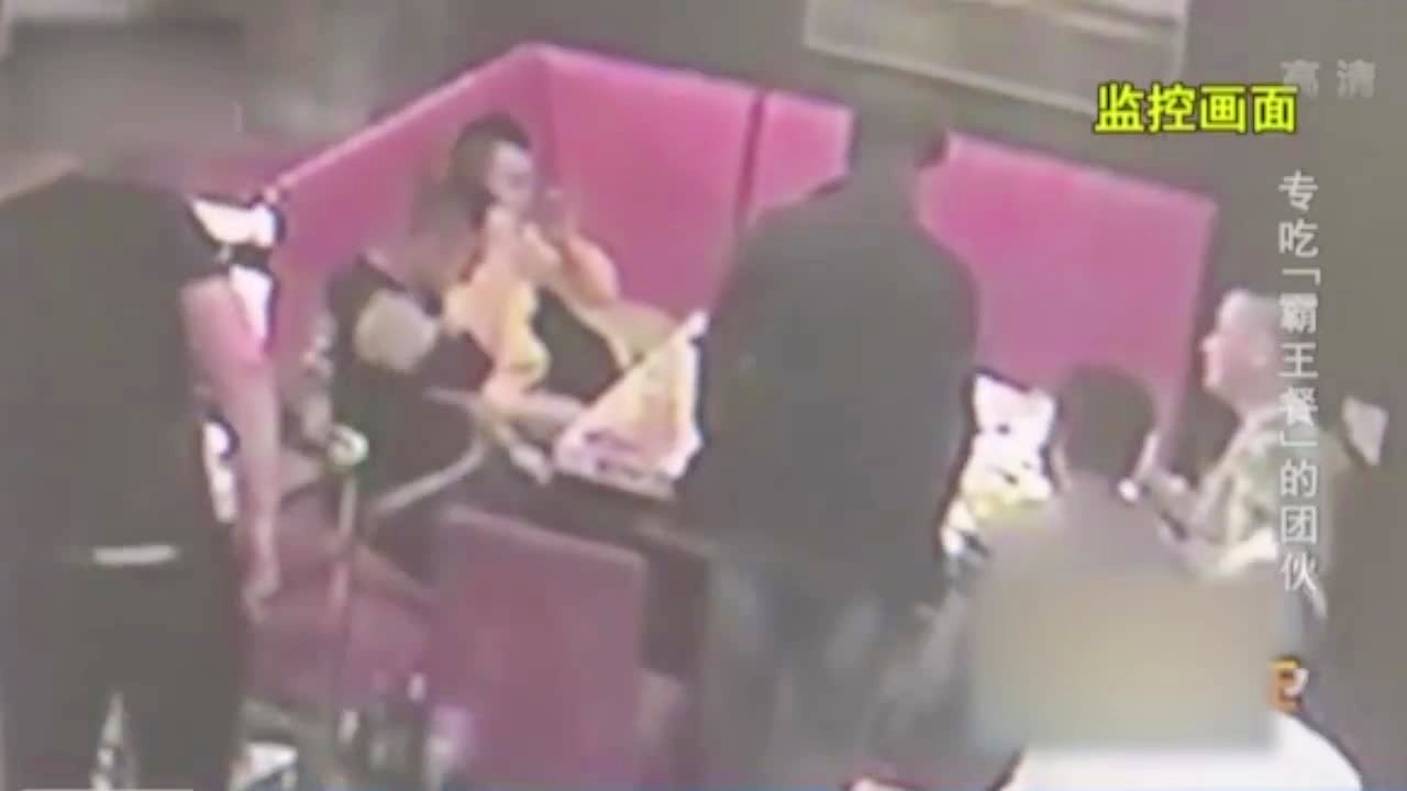 汉堡图片？大卫·奥林匹斯在内的四名男子的背上