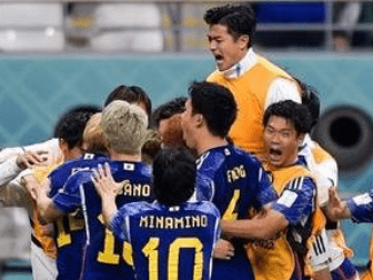 国足对阵日本直播，以6战全胜的成绩昂首晋级12强赛