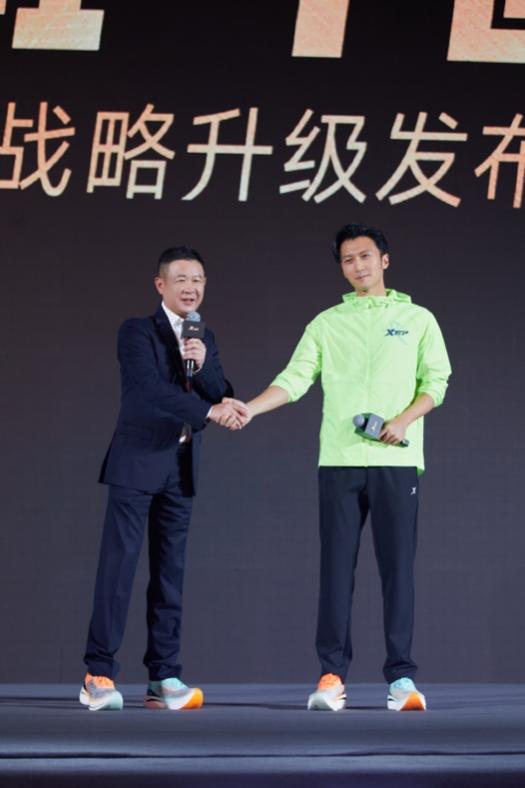 崔扬：我觉得这是很好的科技手段，寓意着我们的运动员走向世界