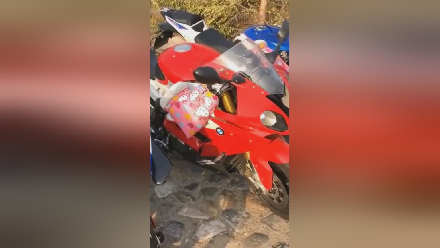 变行金刚_这辆摩托车也不是一般的摩托车，比赛时如果出现任何意外