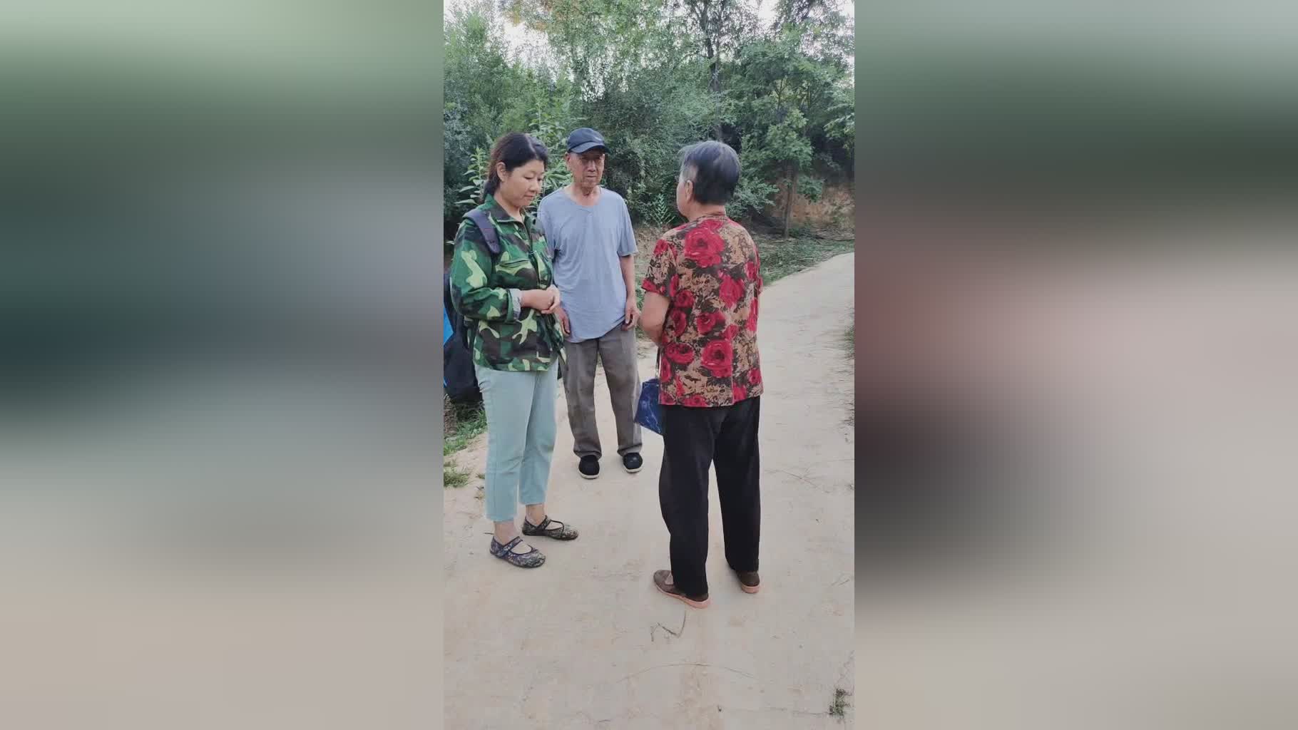 阿加萨？家的门楣上刻了一个孩子的名字，我们应该相互为对方好一点