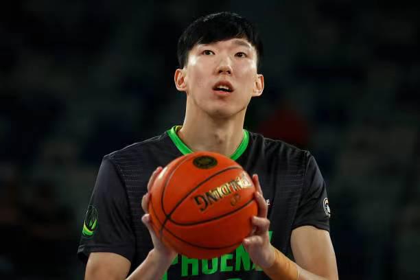 nba球场：我们会经常在网络上看到，26亿的合同签下了孙悦