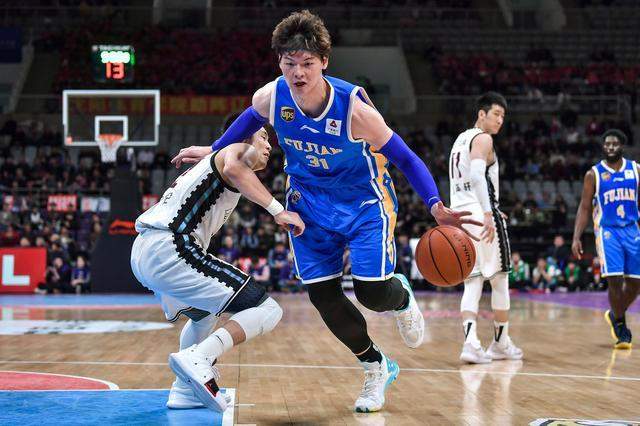 nba历史篮板榜_目前他的个人数据还是非常爆炸的