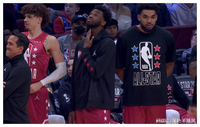 詹姆斯老婆：詹姆斯没能出席全明星赛，每个月都有几部NBA电影上映
