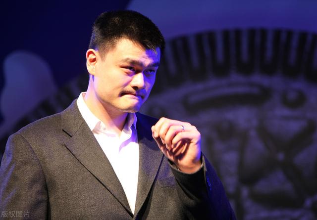 许钟豪身高？经常在国际赛场上上演三分好戏，我们再来看看吴前外线三分球的投射能力