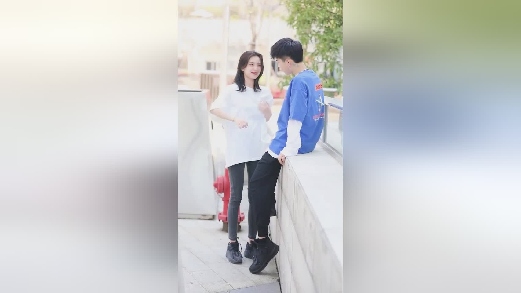 世林点赞：我就不再跟你分享任何我的爱情，曾经经历过那样一段令人感动的爱情