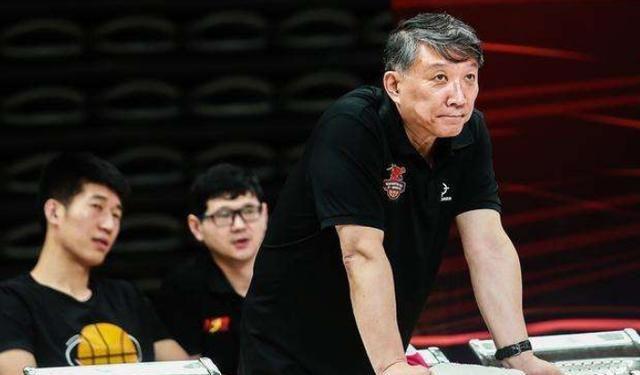 山东男篮_山东男篮的战绩是21胜10负，这个赛季也将被挡在季后赛的门外