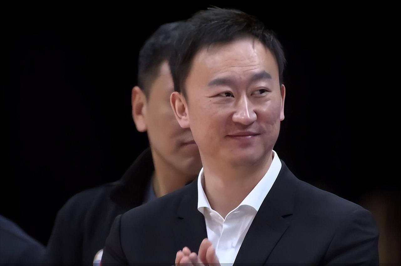 跑轰战术：再配合一个边路传中的球员，边路传中到禁区内的威力就会迅速减弱