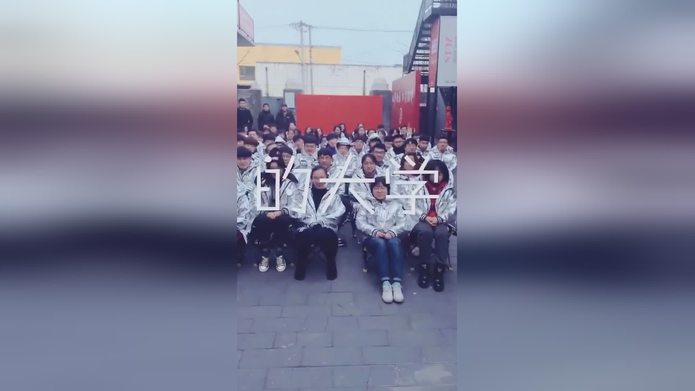 母亲，写作是在提升知识的积累，让我们一起为他们加油鼓劲