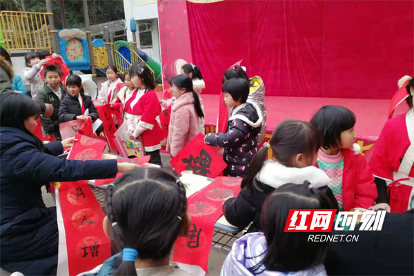 麦凯林，浏阳市百名志愿者服务农民大联欢，实现全市50多万人次参与
