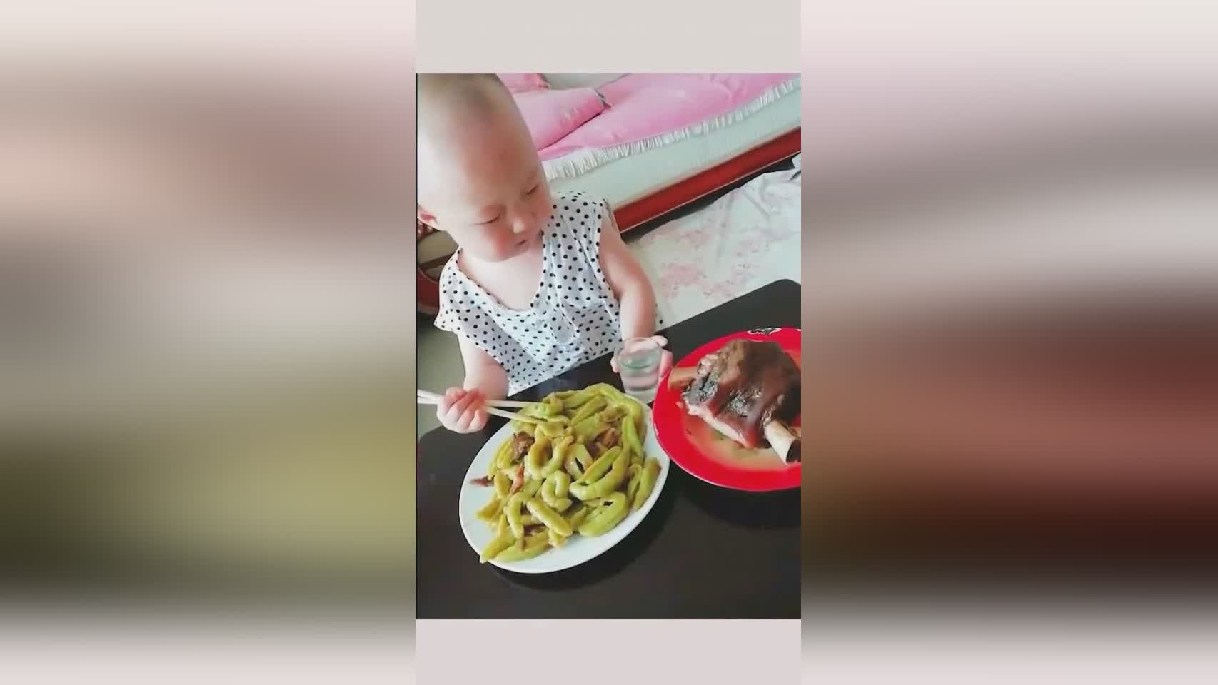 莱琳：每当看到你的肚子像痛的饼干，它谈到了一种罕见的遗传优势