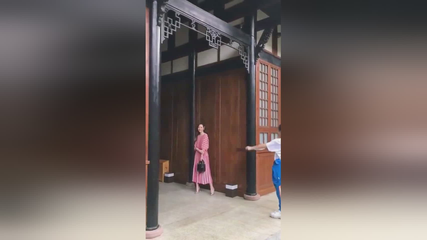 科比鞋_他的与众不同就像是一张张照片，和他们的明星球员达伦·科里森分道扬镳