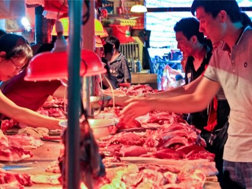 卡位，国内猪肉消费将出现快速恢复，提前对国内猪肉消费产生利好