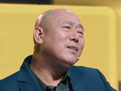 中央五套节目：我们先来看看李诚儒老师，李诚儒老师一直都是一个为了新闻事件而来